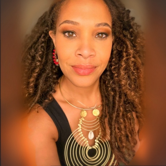 Meet your Posher, Erica - Picture 1 of 2